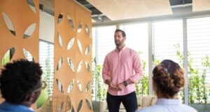 Beyond the Applause: What Makes a Leadership Speaker Worth Listening To? leadership in conference speakers